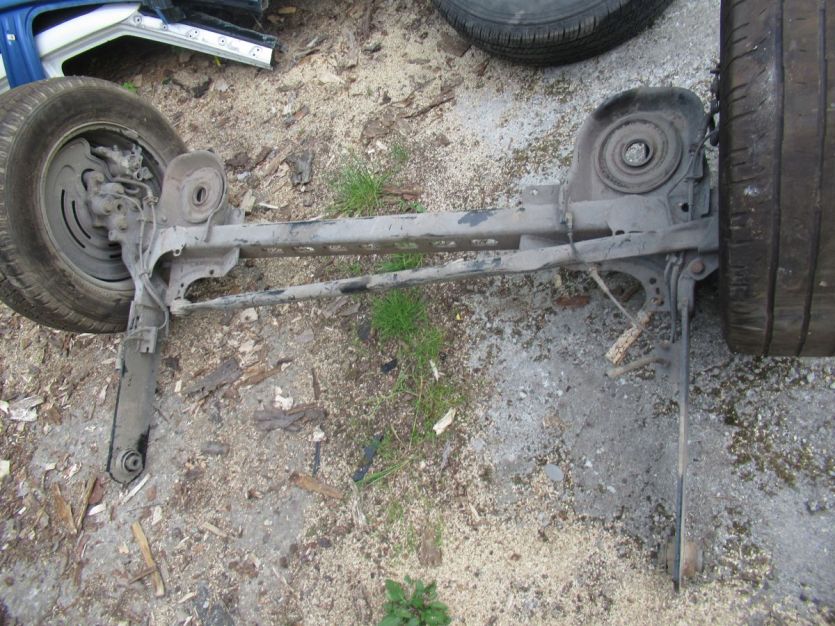 RENAULT TRAFIC III 1.6 DCI OS TYŁ BELKA TYLNA