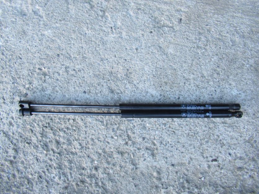 JEEP WRANGLER JL SAHARA 4D 2018 R. SIŁOWNIKI TYLNEJ SZYBY