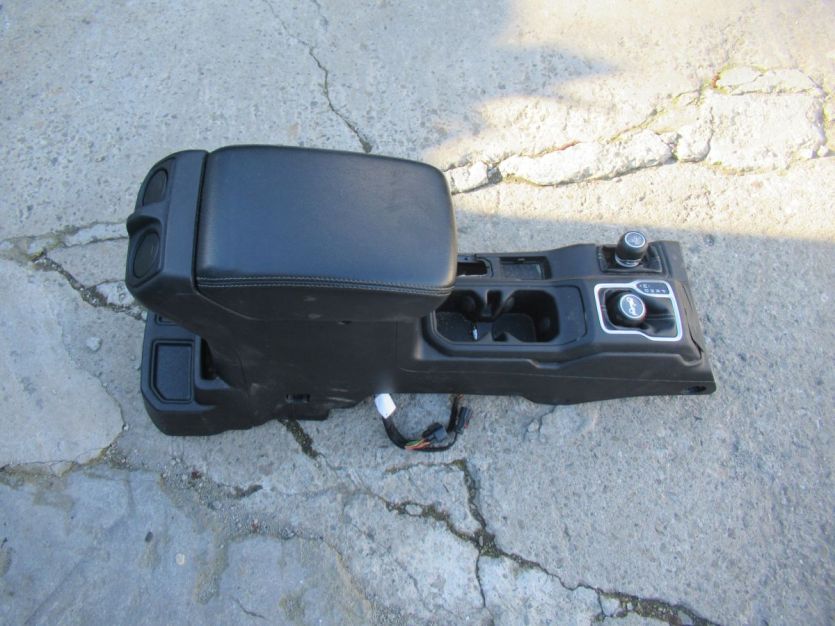 JEEP WRANGLER JL SAHARA 4D 2018 R. TUNEL ŚRODKOWY