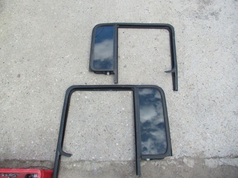 JEEP WRANGLER JL SAHARA 4D 2018 R. SZYBA PRAWY TYŁ