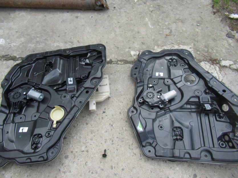 JEEP WRANGLER JL SAHARA 4D 2018 R. MECHANIZM PODNOSNIK SZYBY LEWY TYŁ