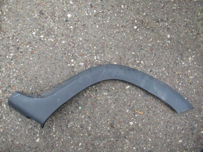 DACIA DUSTER I LISTWA BŁOTNIKA LEWY TYŁ 788A33613R