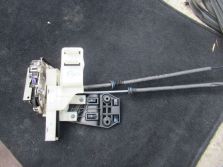 JEEP WRANGLER JL SAHARA 4D 2018 R. ZAMEK DRZWI PRAWY PRZÓD P68282954AA