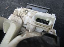 JEEP WRANGLER JL SAHARA 4D 2018 R. ZAMEK DRZWI PRAWY PRZÓD P68282954AA