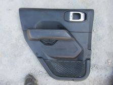 JEEP WRANGLER JL SAHARA 4D 2018 R. BOCZEK TAPICERKA DRZWI LEWY TYŁ