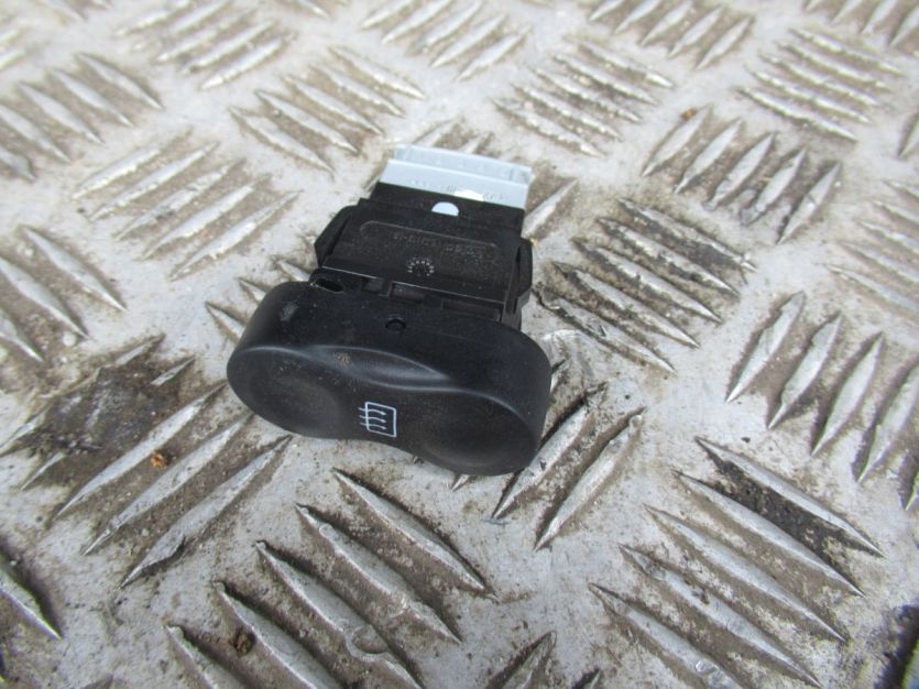 DACIA DUSTER I 2011 R. PRZEŁĄCZNIK OGRZEWANIA SZYBY