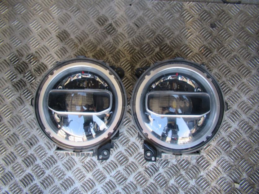 JEEP WRANGLER JL SAHARA 2019 R LAMPA PRZÓD PRAWA