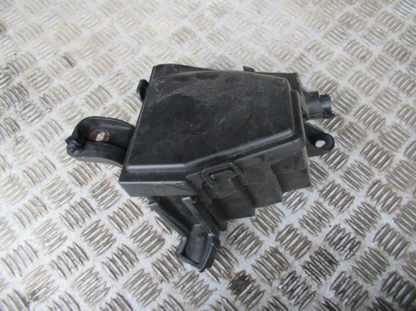 DACIA DUSTER I 2011 R. SKRZYNKA BEZPIECZNIKÓW