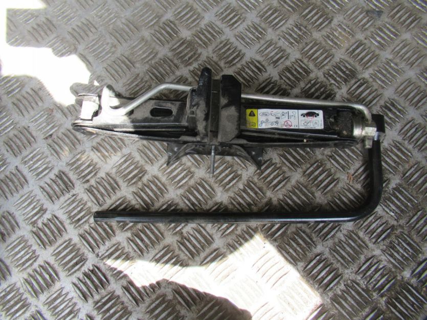 TRANSIT COURIER MK2 1.5 TDCI LEWAREK PODNOSNIK KOŁA KLUCZ