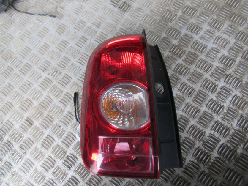 DACIA DUSTER I 2011 R. LAMPA LEWY TYŁ 265550035R