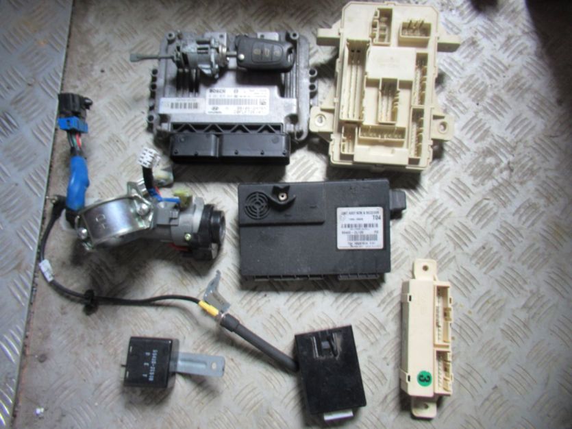 HYUNDAI I30 1.6 CRDI KOMPUTER 39105-2A765 0281015244