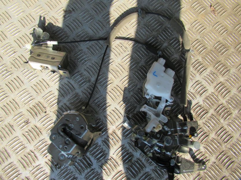 DACIA DOKKER LIFT ZAMEK DRZWI LEWY LEWYCH PRZESUWNYCH