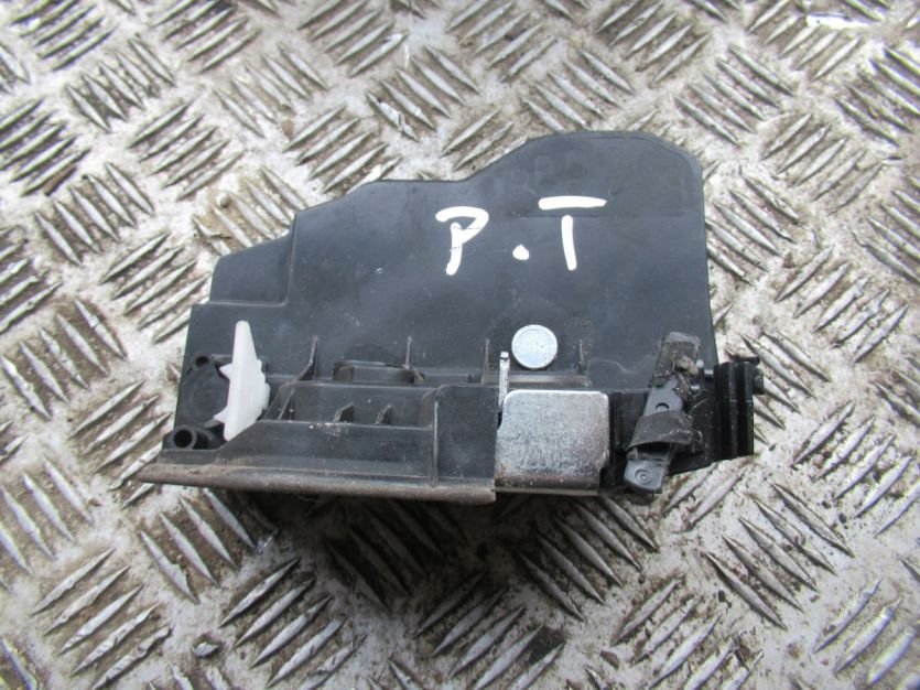 BMW 4 F36 430i 16 r. ZAMEK PRAWY TYŁ 4PIN 7229460