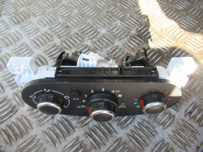 DACIA DOKKER LIFT LODGY 1.3 TCE PRZEŁACZNIK PANEL NAWIEWU 5P3743000