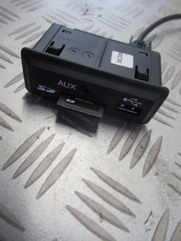 RENAULT KOLEOS I LIFT 2013 R. GNIAZDO AUX USB 280234575R
