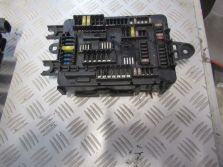 BMW 4 F36 430i 16 r. SKRZYNKA BEZPIECZNIKÓW 9389070 01