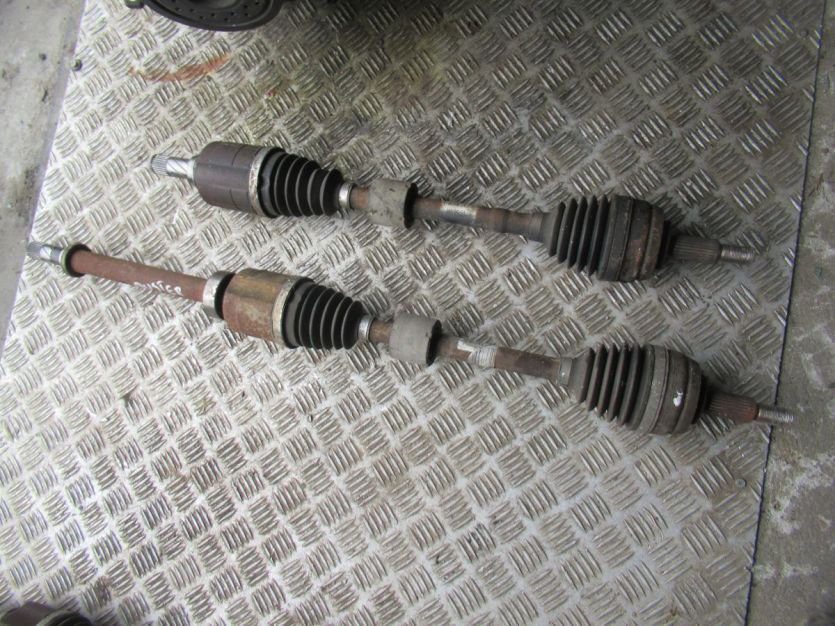 DACIA DUSTER I 2012 R. 1.6 2WD POŁOŚ PRAWA 391008165R