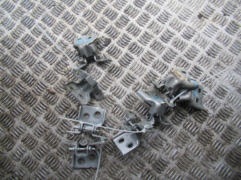 DACIA DUSTER I LIFT ZAWIAS ZAWIASY DRZWI LEWY TYŁ