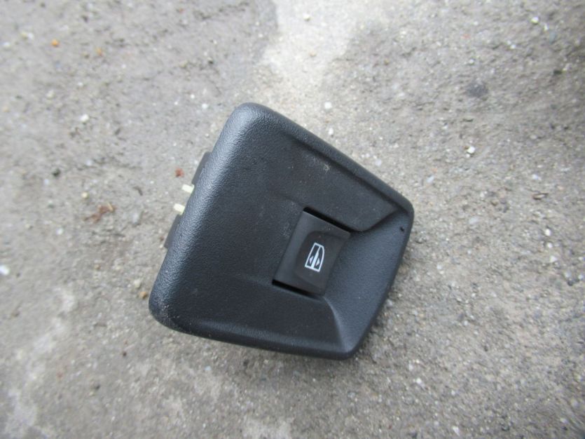 SANDERO II STEPWAY LIFT 18 R. PRZEŁACZNIK SZYB PRAWY PRZÓD