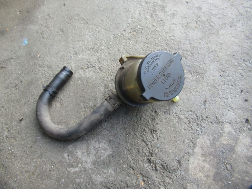 toyota rav4 II II 2.0 D. ZBIORNICZEK WSPOMAGANIA 2002 R.