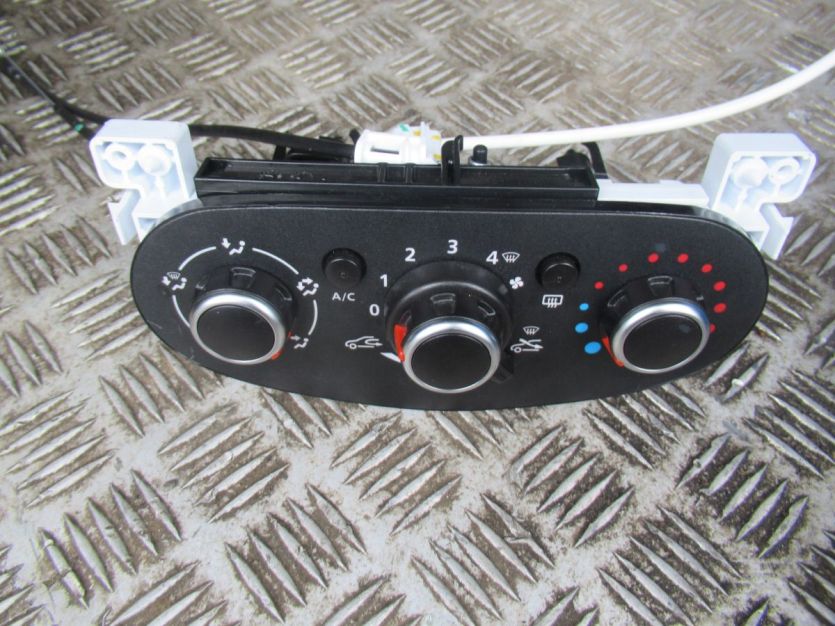 SANDERO II STEPWAY LIFT 18 R. PANEL NAWIEWU KLIMATYZACJI