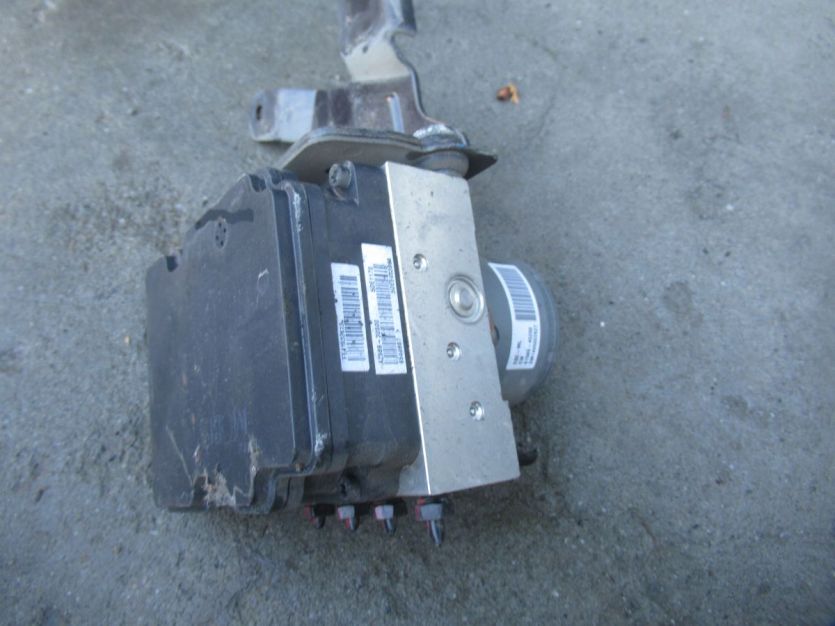 KIA CEED II HB 2014 R. 1.4 16V POMPA ABS 61589-45200