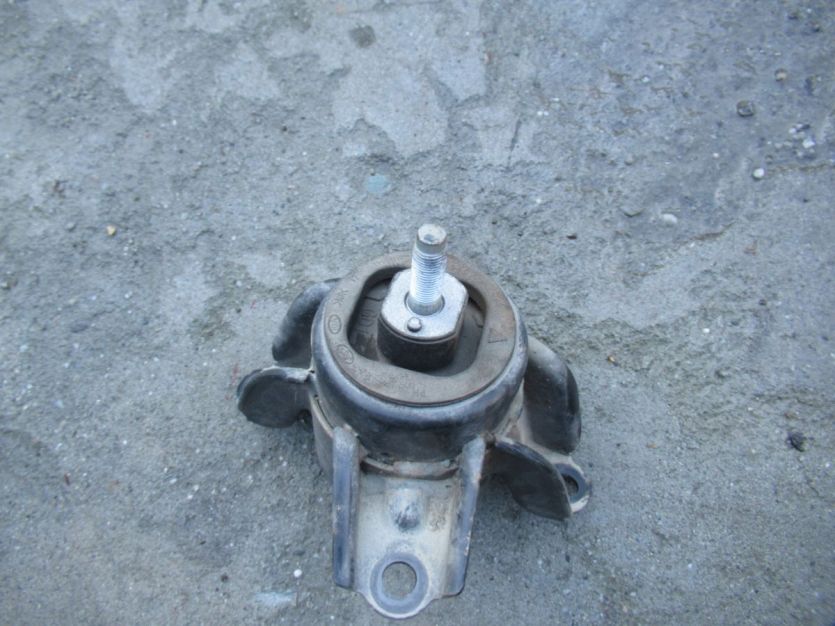 KIA CEED II HB 2014 R. 1.4 16V PODUSZKA ŁAPA SILNIKA