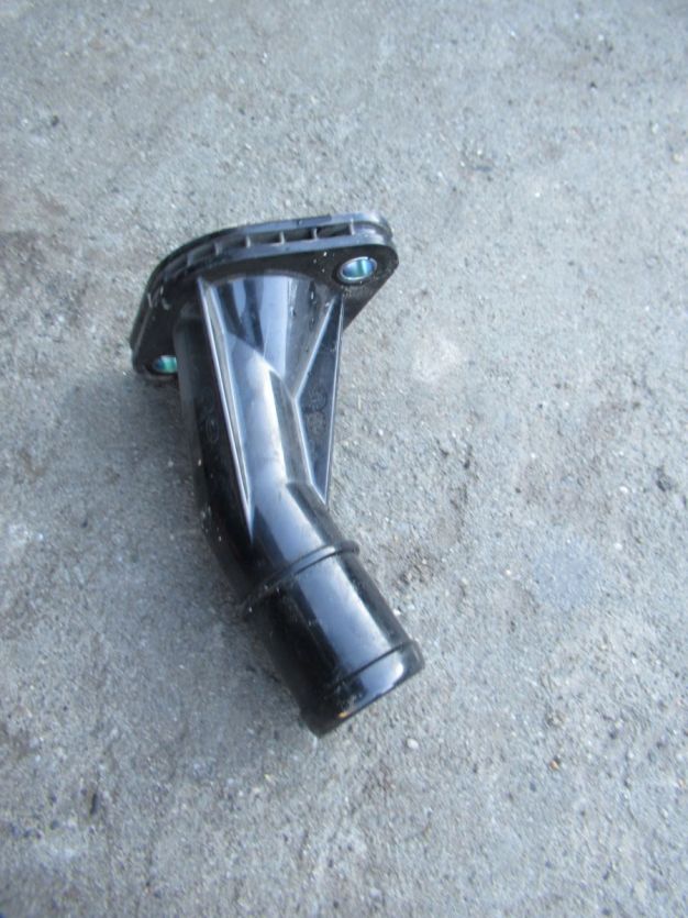 KIA CEED II HB 2014 R. 1.4 16V OBUDOWA TERMOSTATU