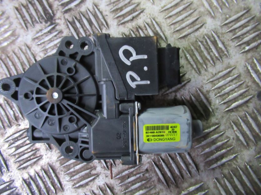 KIA CEED II HB 2014 R. SILNICZEK SZYBY PRAWY PRZÓD 82460-A2010