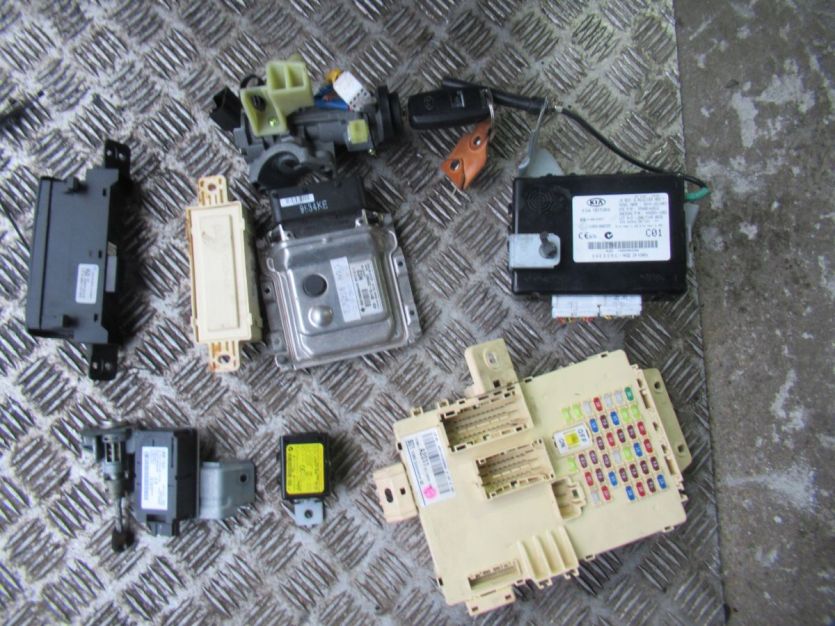 KIA CEED II HB 2014 R. 1.4 KOMPUTER STEROWNIK 39110-2BRBD