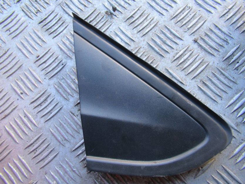 SEAT MII 1.0 TRÓJKĄT BŁOTNIKA PRAWY 1S0835274B