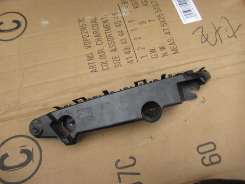 NISSAN JUKE I LIFT 2015 R. SLIZG ZDERZAKA PRAWY PRZÓD 62222BV80A