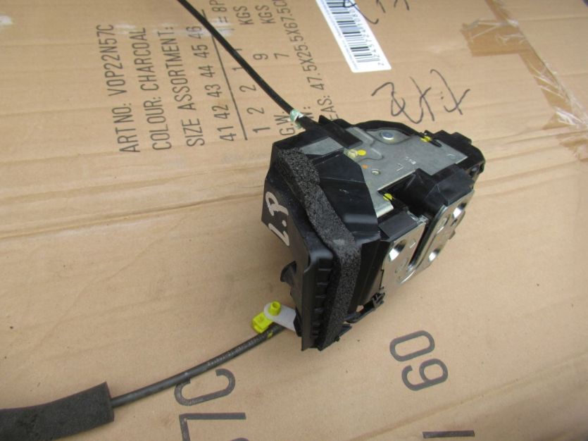 NISSAN JUKE I LIFT 2015 R. ZAMEK LEWY PRZÓD