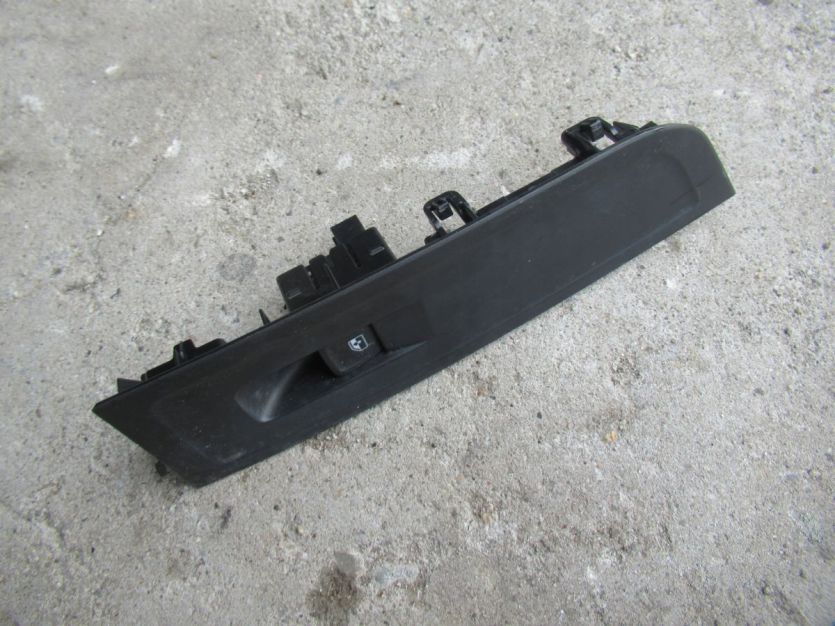 SKODA SCALA PRZEŁACZNIK SZYBY PRAWY PRZÓD