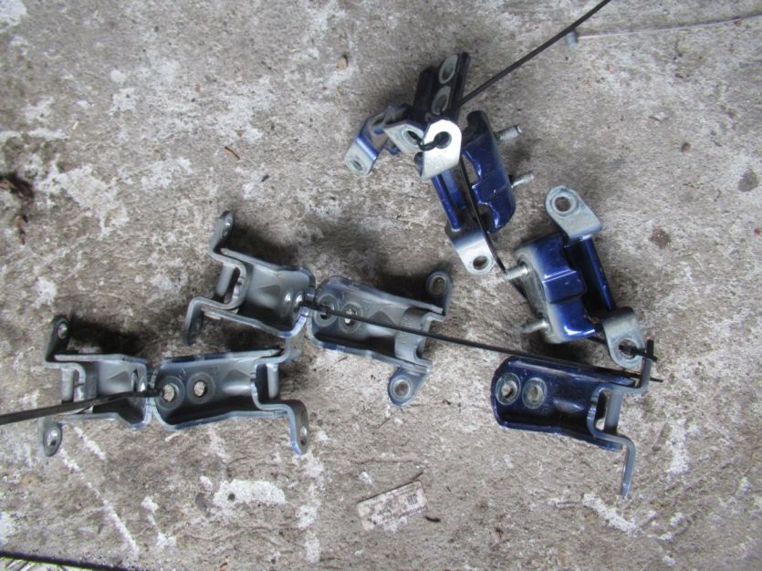 NISSAN JUKE I LIFT 2015 R. ZAWIASY DRZWI PRAWY TYŁ RBN