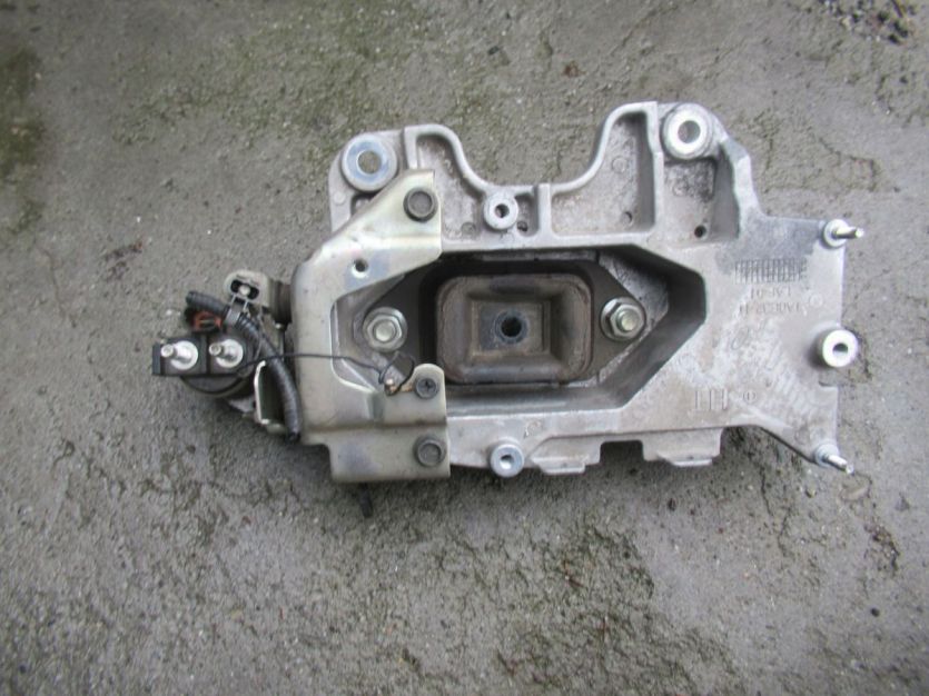 NISSAN JUKE I LIFT 2015 R. 1.2 DIG-T ŁAPA SKRZYNI BIEGÓW