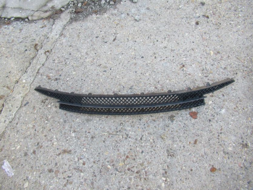 BMW E81 E87 5D KRATKA ZDERZAKA PRZÓD 158577