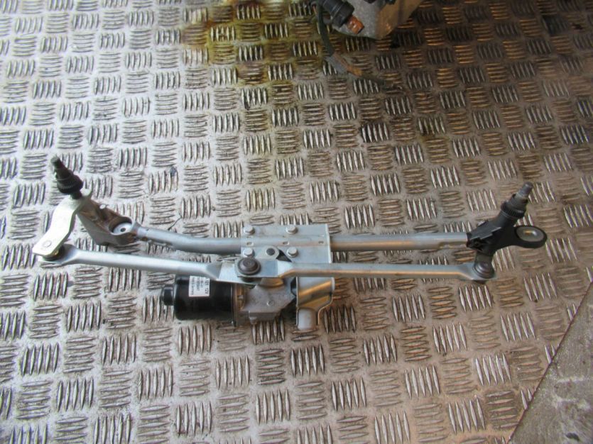 BMW E81 E87 5D MECHANIZM WYCIERACZEK PRZÓD