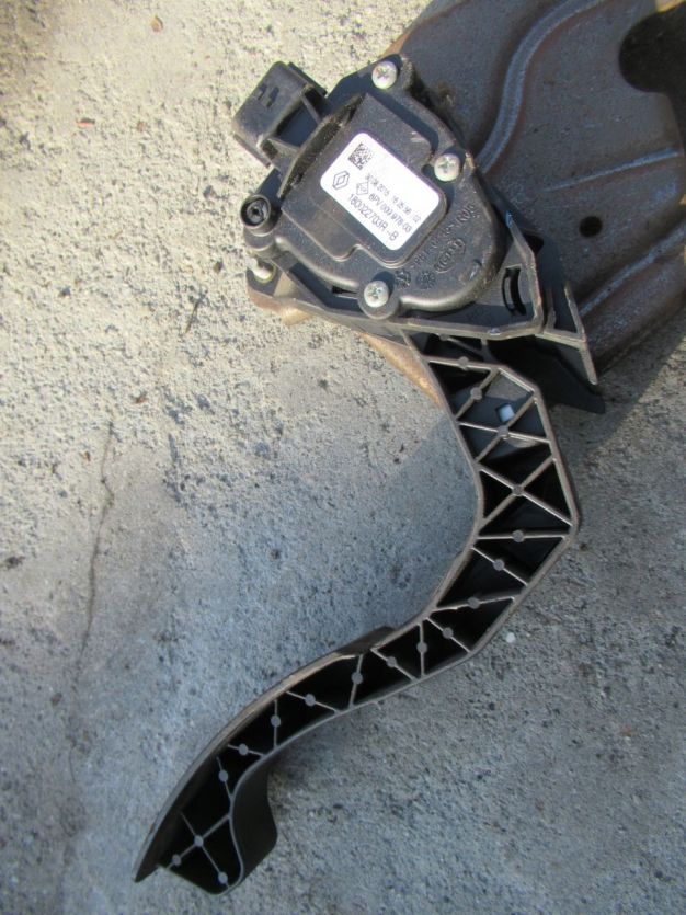 LOGAN II MCV KOMBI 2016 R. 1.2 PEDAŁ GAZU 180022703R