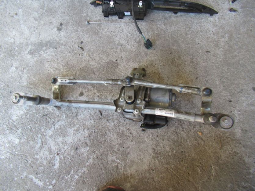 PEUGEOT 5008 II 2018 R. MECHANIZM WYCIERACZEK PRZÓD 3397022076