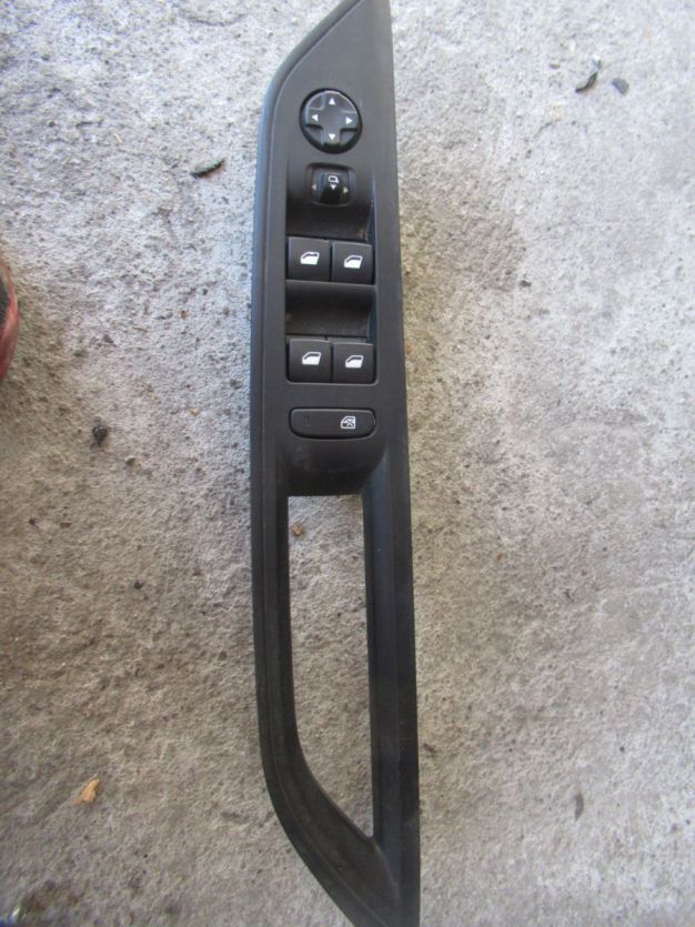 PEUGEOT 5008 II 2018 R. PRZEŁACZNIK SZYB LEWY 98248414ZD