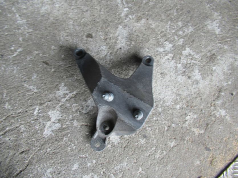 DACIA SANDERO II 1.2 ŁAPA SKRZYNI BIEGÓW