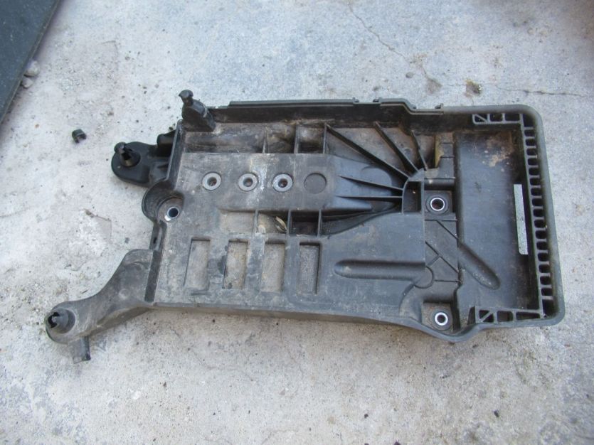 SKODA SCALA PODSTAWA AKUMULATORA