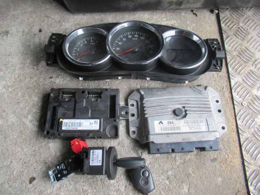 DACIA SANDERO II 1.2 16V KOMPUTER SILNIKA 237102071R