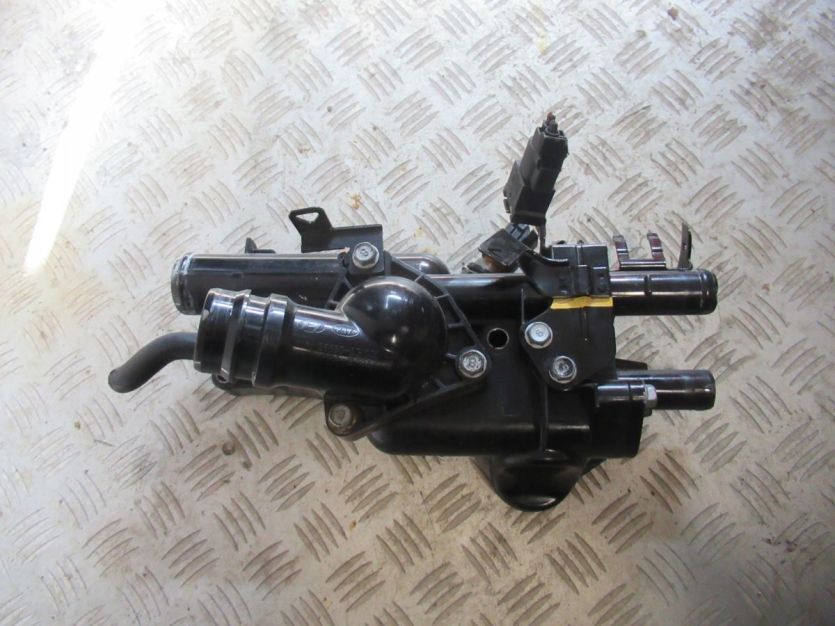 HYUNDAI SONATA HYBRID 2010-2015 2,4 OBUDOWA TERMOSTATU 2.4 G4KK 25620-2GXXX