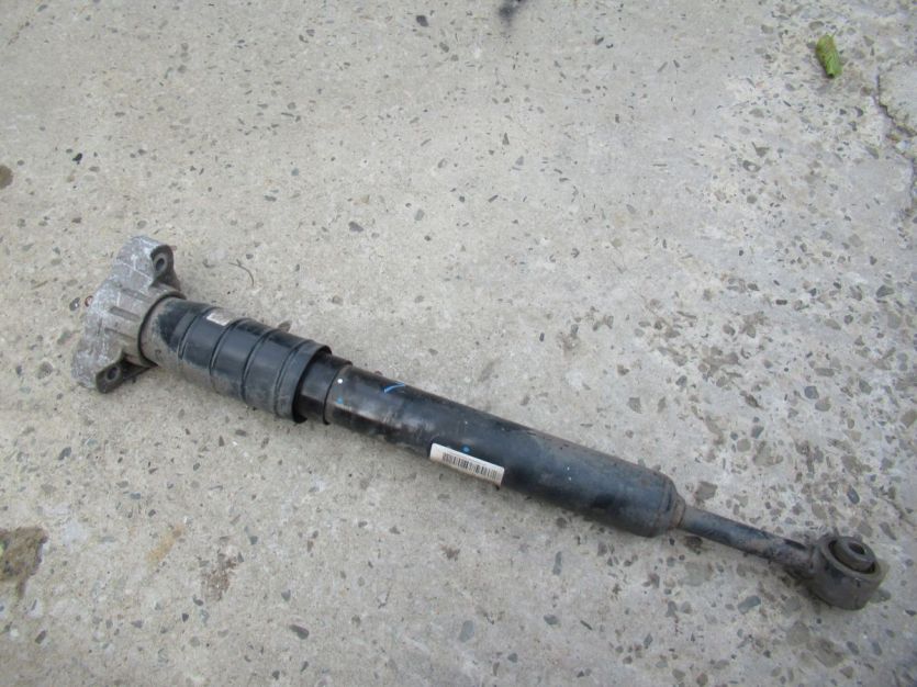 MASERATI GHIBLI M157 3.0 D AMORTYZATOR TYŁ 06700088990