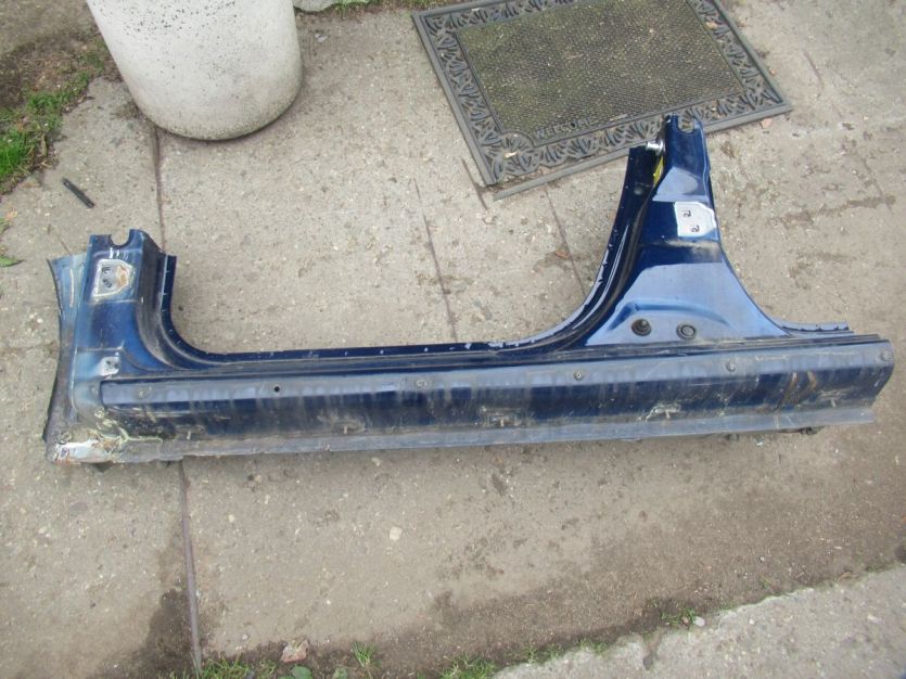 DACIA DUSTER I LIFT 2015 R. PRÓG LEWY SŁUPEK DVD42