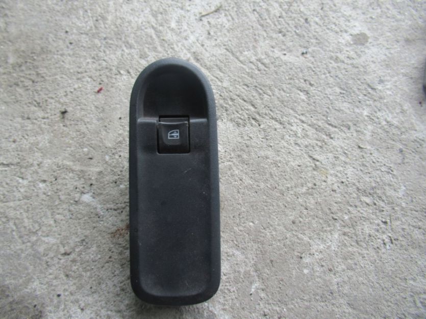 DACIA DUSTER I LIFT 1.6 16V PRZEŁACZNIK SZYBY PRAWY