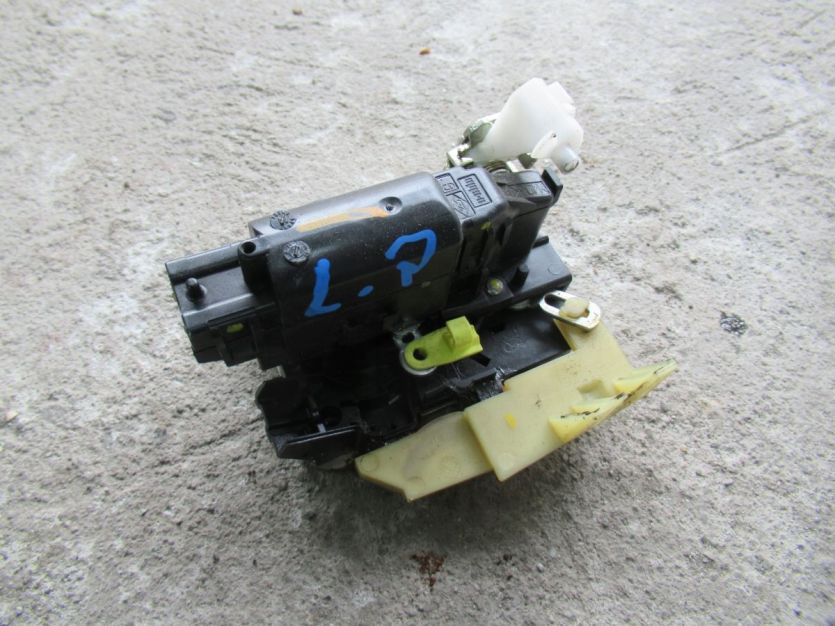 DACIA DUSTER I LIFT 1.6 16V ZAMEK LEWY PRZÓD