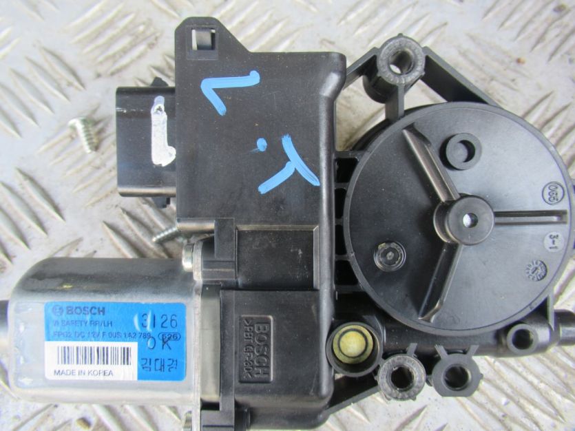 hyundai EQUUS GENESIS 2015 R. SILNICZEK SZYBY LEWY TYŁ